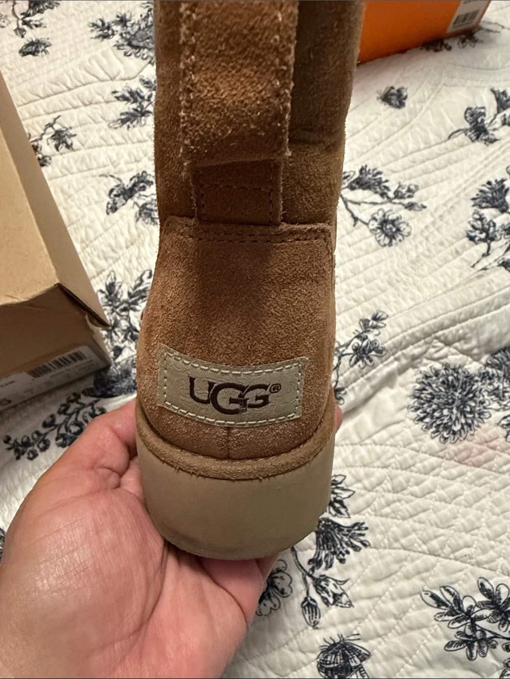 UGG Kristin Size 5 chestnut treadlite